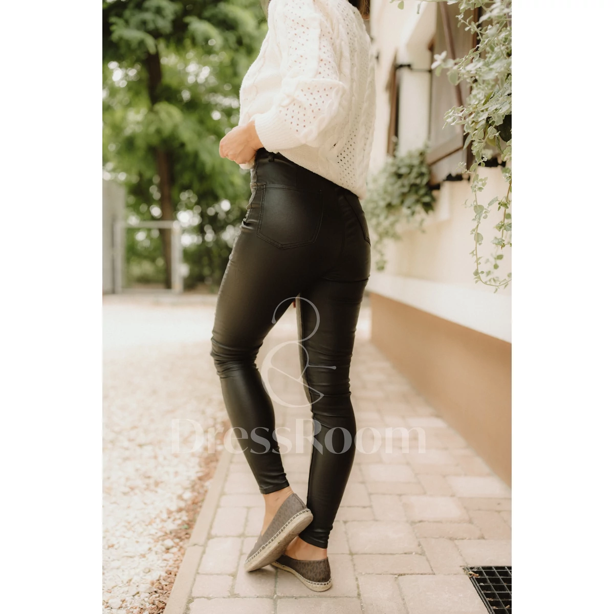 BLACK bélelt gombos bőrnadrág