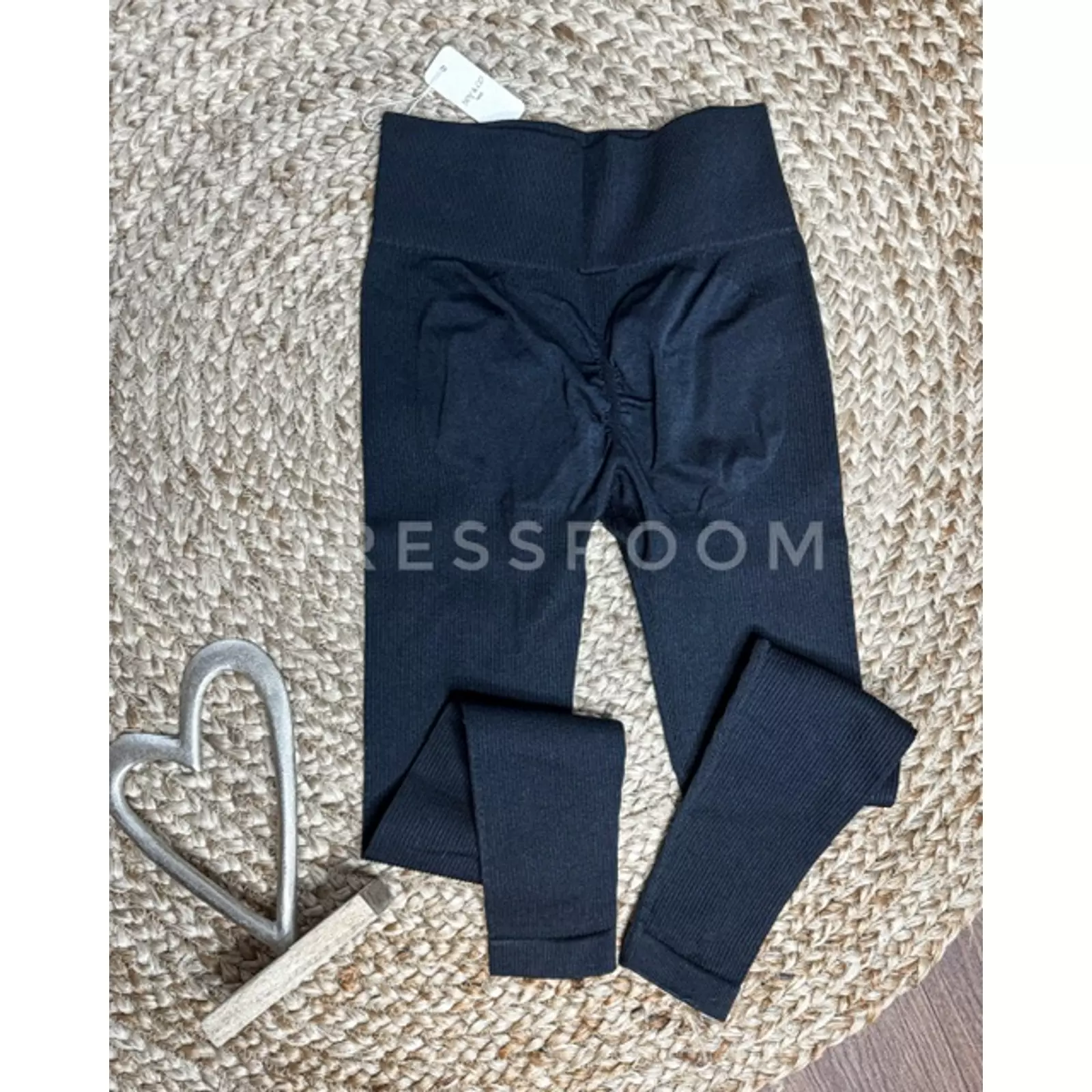 Kép 2/2 - BASIC bordázott leggings - PUSH UP - Fekete