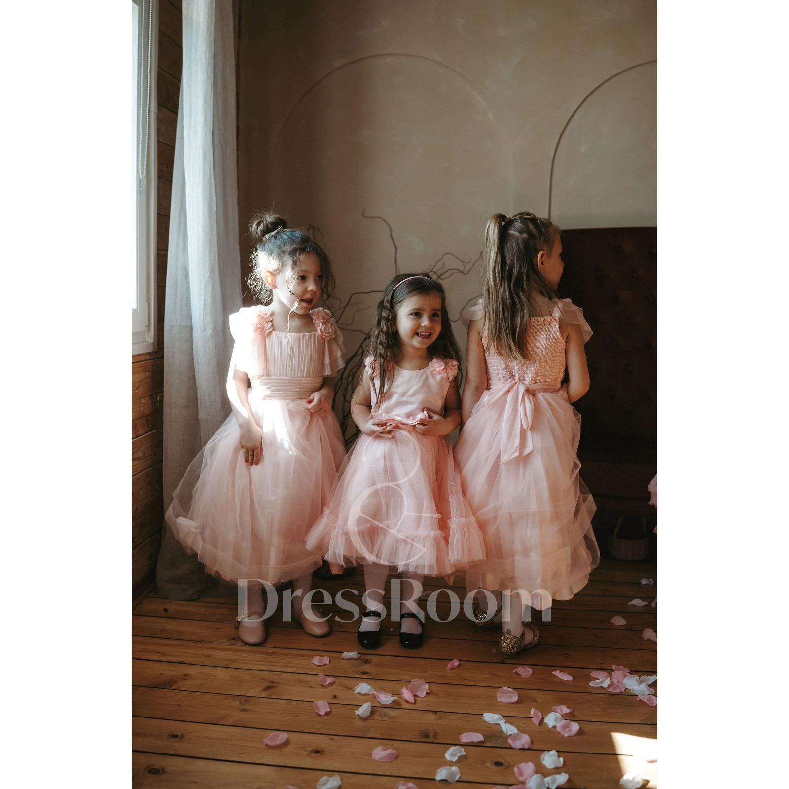 Kép 3/8 - PRINCESS kislány koszorúslány ruha - Púder